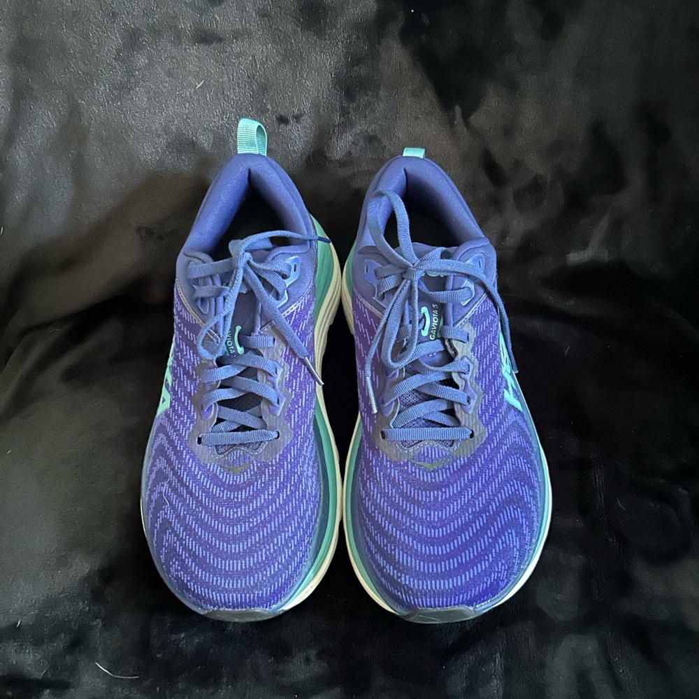 Ladies Hoka Gaviota 5, size 8B